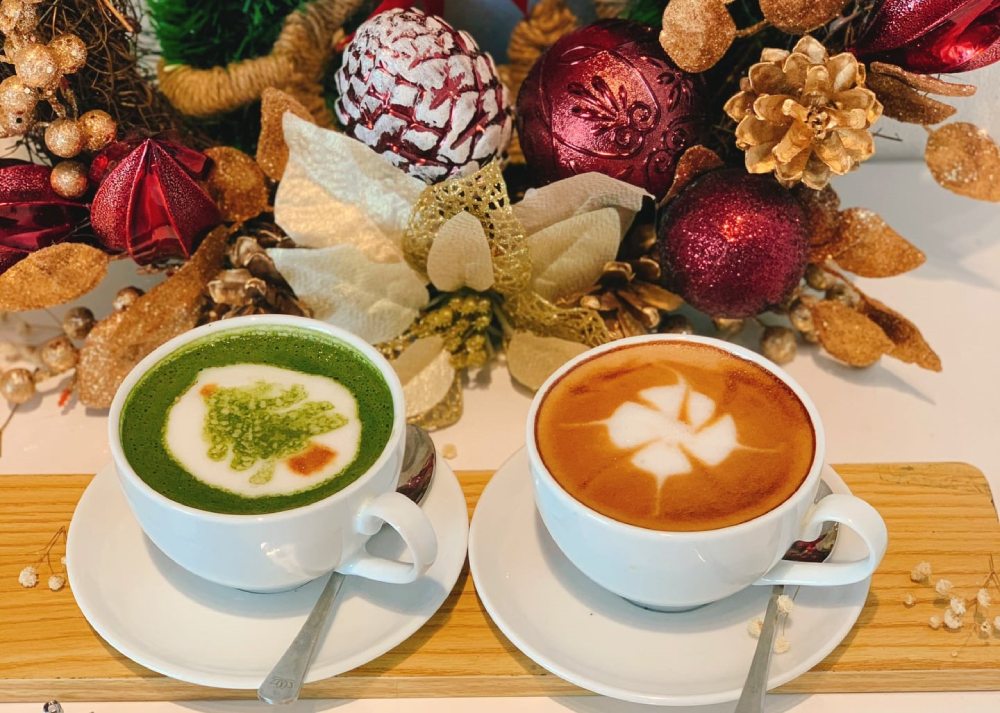 Matcha Latte và Cacao Latte là cặp đồ uống nổi bật tại Woods Cafe (Ảnh: Sưu tầm Internet)