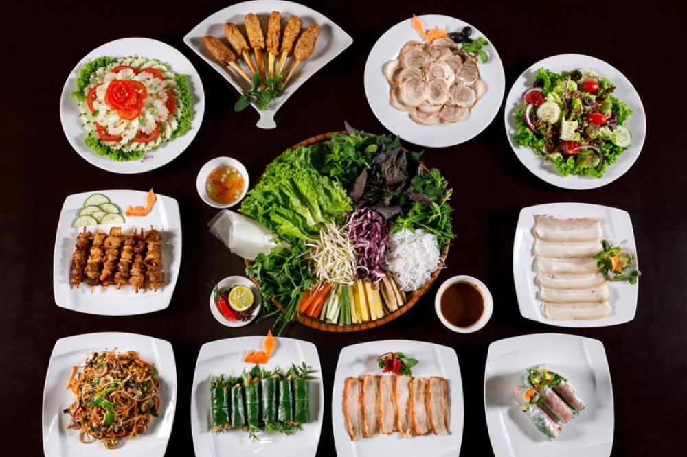 Làng Văn Hóa Ẩm Thực Nắng Sông Hồng menu đa dạng