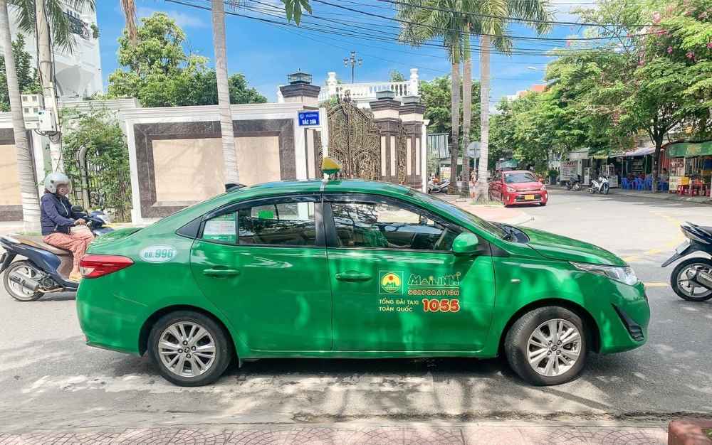 Tổng đài Taxi Mai Linh hoạt động 24/7 qua số điện thoại 1055 