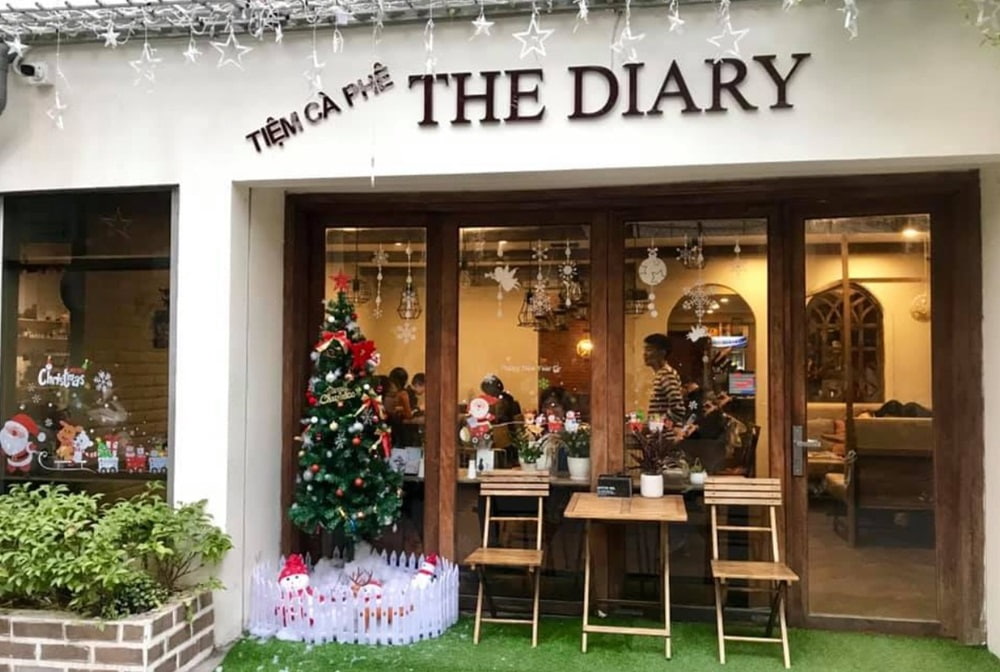 Nhìn từ bên ngoài, thực khách đã có thể cảm nhận được không gian ấm cúng của The Diary 