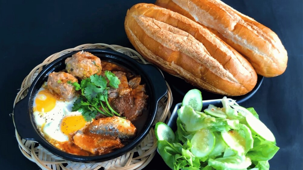 Bánh mỳ Ông Hiệu với menu đa dạng các loại bánh mì chấm (Ảnh: Sưu tầm internet)