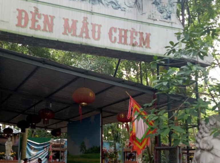 Đền Mẫu Chèm