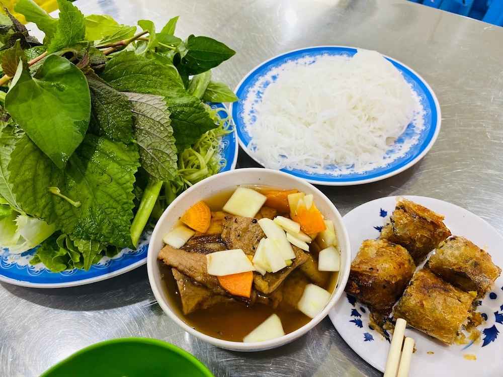 Bún chả Xuân Tứ nổi tiếng tại Sài Gòn 