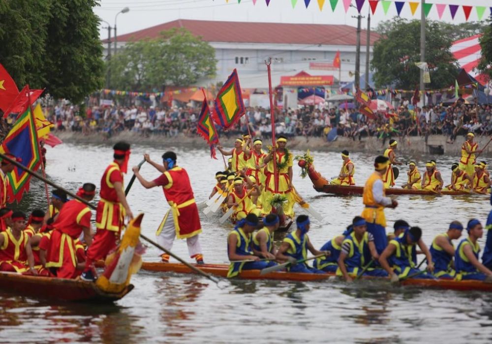 Lễ hội bơi thuyền Đăm được xem là một nét văn hoá truyền thống được lưu giữ của người dân làng Tây Tựu (Ảnh: Sưu tầm Internet)