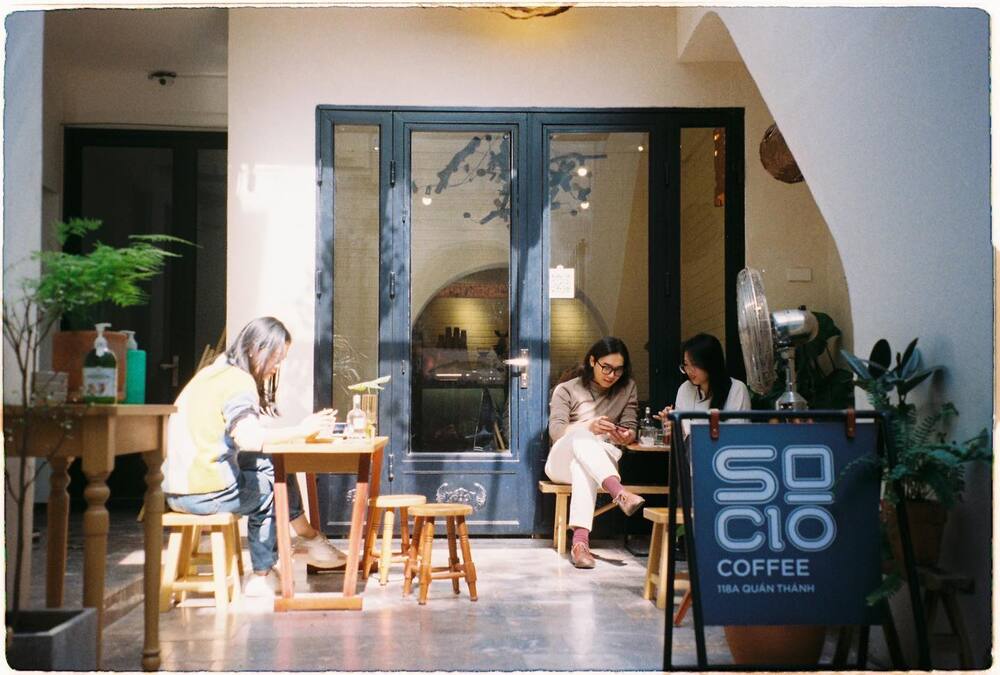 Sociō Coffee sở hữu không gian tối giản nhưng không kém phần thoáng đãng 