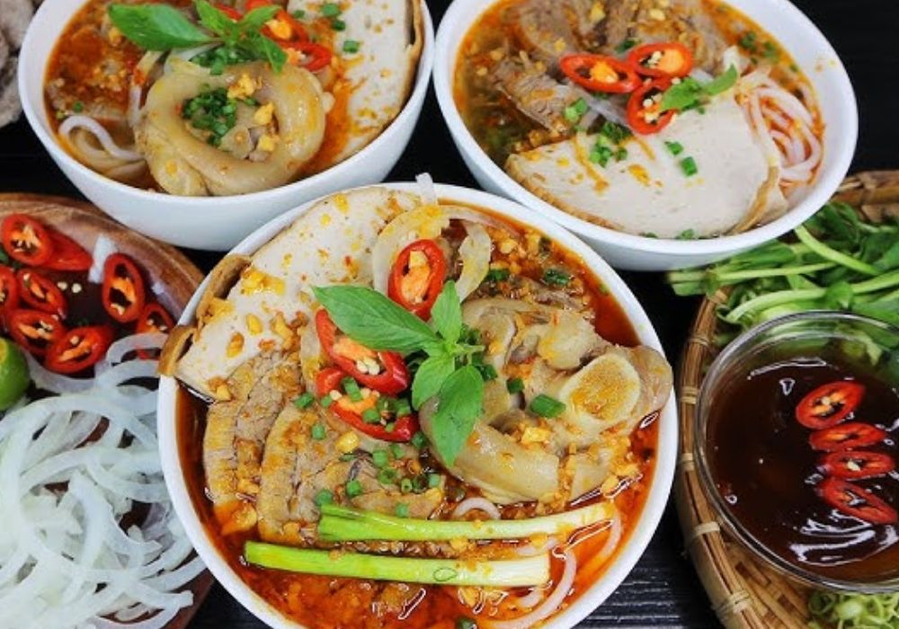 Dù là quán bún bò bình dân nhưng O Sáu vẫn mang đến một hương vị ấn tượng, khó quên (Ảnh: Sưu tầm Internet)