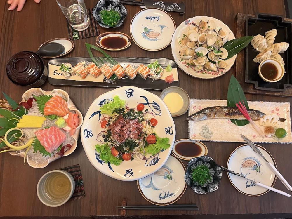 Thực đơn tại Sushibar rất đa dạng với nhiều món ăn Nhật khác nhau 