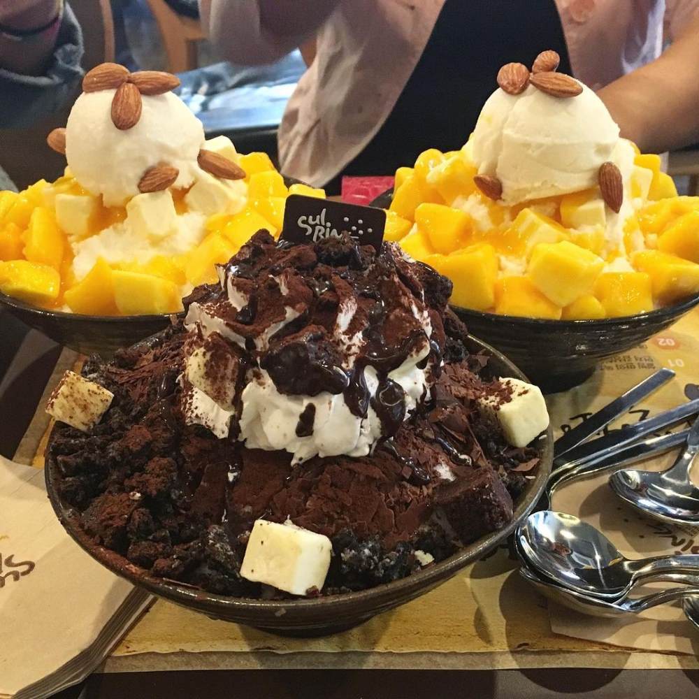 Đa dạng món bingsu với phần topping hấp dẫn và bắt mắt (Ảnh: sưu tầm Internet)