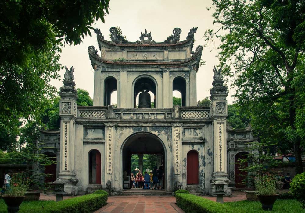 Ghé thăm Văn Miếu - Quốc Tử Giám trong hành trình đến bảo tàng Hồ Chí Minh