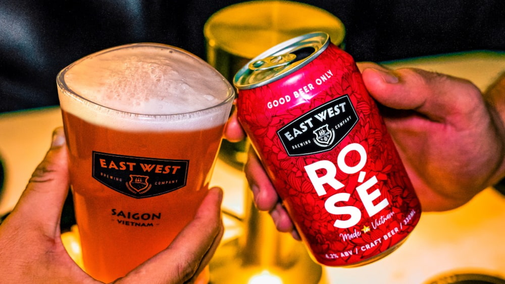 East West Brewing đa dạng với 12 loại bia cố định và 6 - 7 vị bia theo mùa.