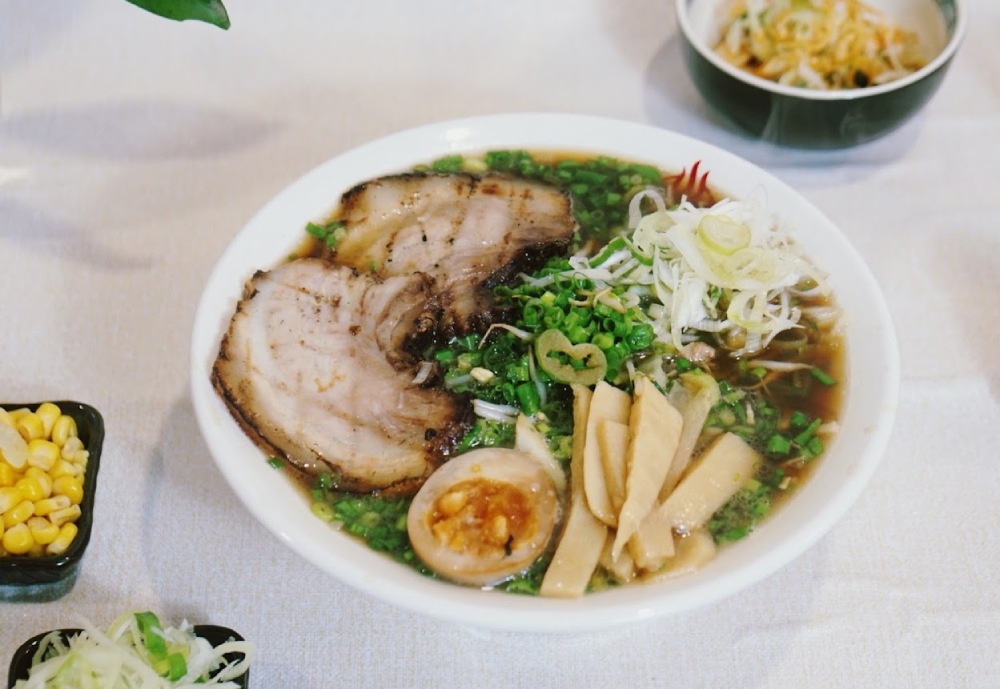 Một phần mì ramen đậm đà từ Tokachiya Ramen & Chahan 