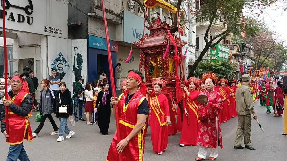 Những người phụ nữ đủ phẩm hạnh “tam tòng tứ đức” sẽ tham gia rước kiệu