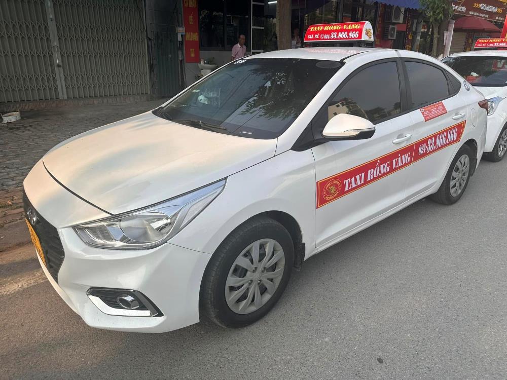 Bạn có thể thanh toán trực tiếp giá cước Taxi Rồng Vàng bằng tiền mặt cho tài xế 
