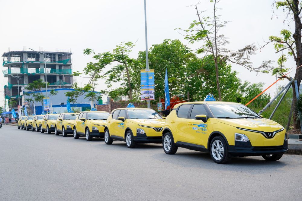 Taxi Én Vàng được nhiều khách hàng lựa chọn nhờ sở hữu nhiều ưu điểm nổi bật (Ảnh: Sưu tầm Internet)