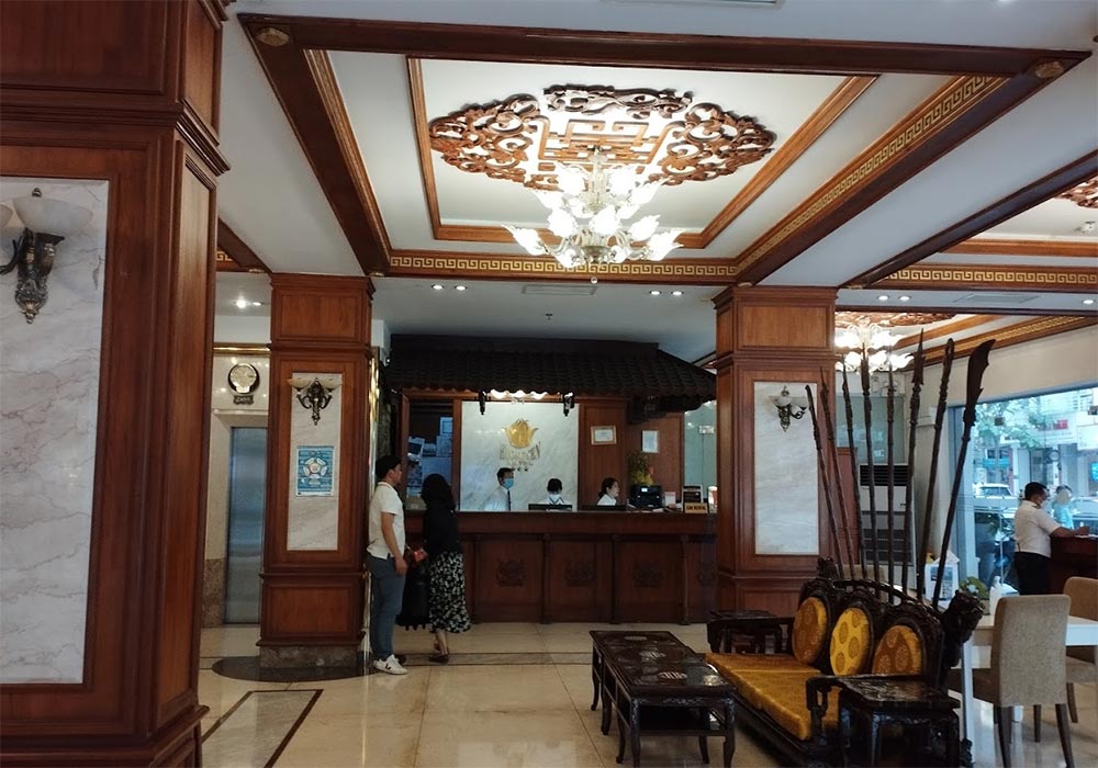 Cảnh quan bên ngoài của Huong Sen Hotel (Ảnh: Lê Đông Phương)