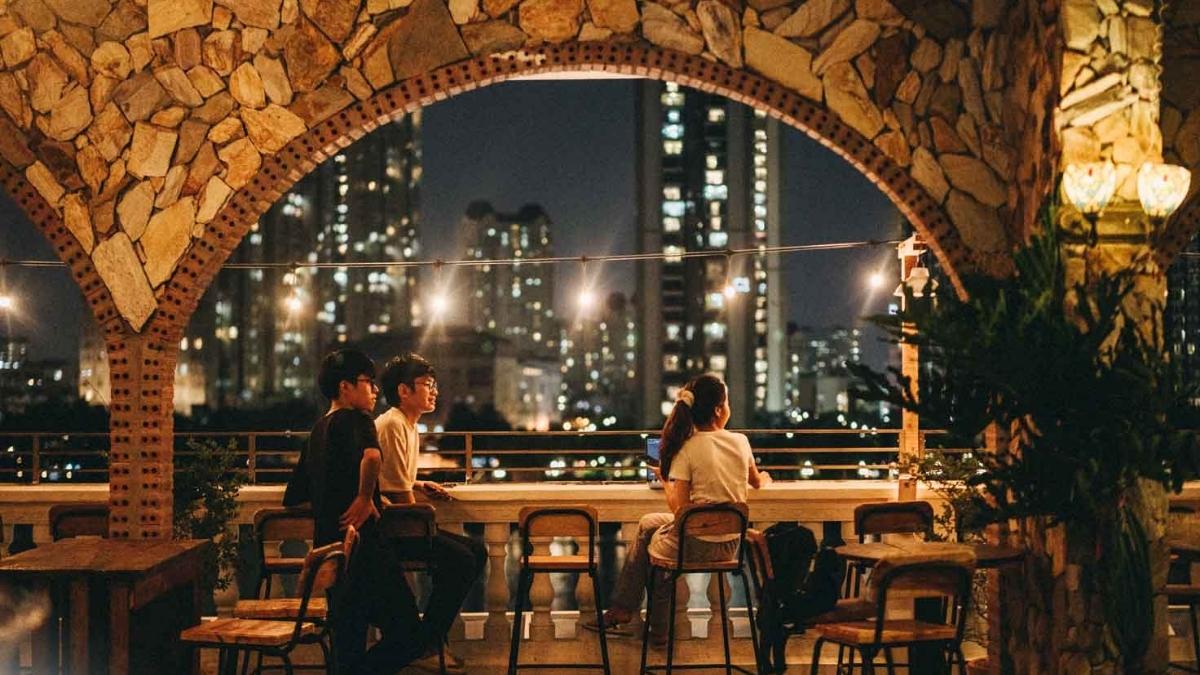 Chạng Vạng Rooftop Quận 2 - Tọa độ ngắm hoàng hôn cực chill