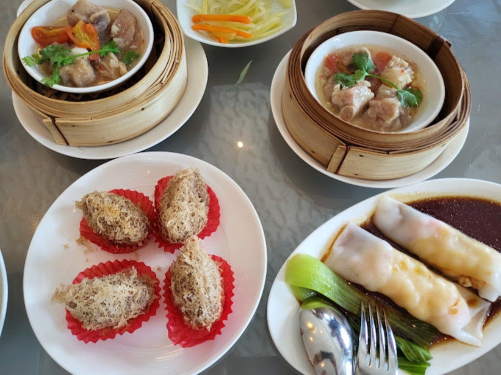 Dimsum đa dạng với há cảo tôm, bánh cuốn Hong Kong được làm tinh tế (Ảnh: Sưu tầm Internet)