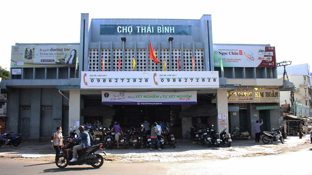 Chợ Thái Bình cách chợ Nga Quận 1 khoảng 1,4 km. 