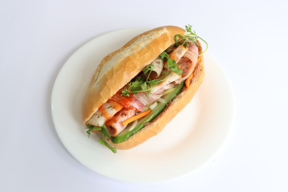 Bánh mì thập cẩm tại quán Hương Lan Bakery 