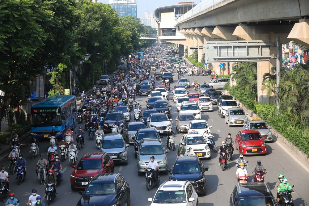 Phương tiện cá nhân được mọi người lựa chọn di chuyển đến Đình Phú Diễn vì sự thuận tiện