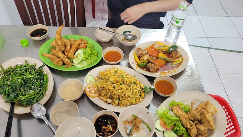 Menu đa dạng, giá bình dân tại quán ăn gia đình 79