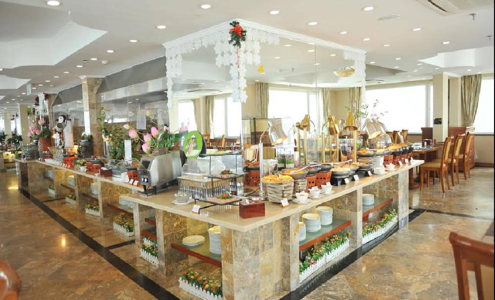 Không gian sang trọng của quán Buffet Sen Việt (Ảnh: Sưu tầm Internet)