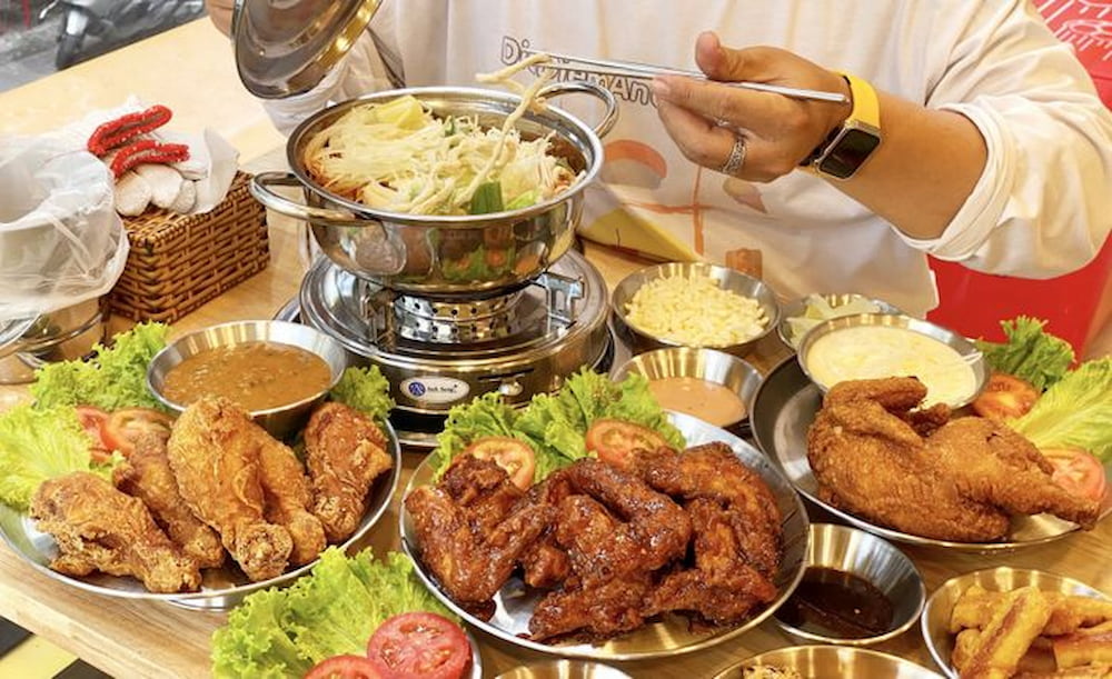 Chicken Plus nổi tiếng với các món gà sốt đậm đà