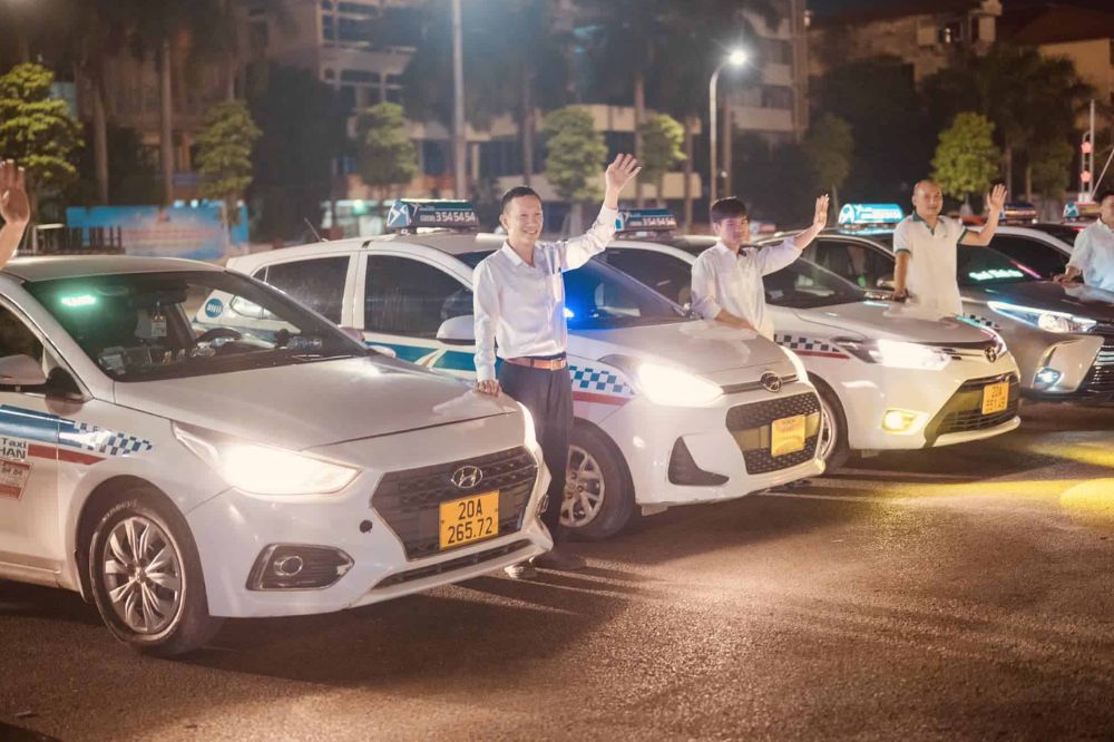 Taxi Bình An luôn sẵn sàng phục vụ khách hàng 24/7 (Ảnh: Traveloka.com)