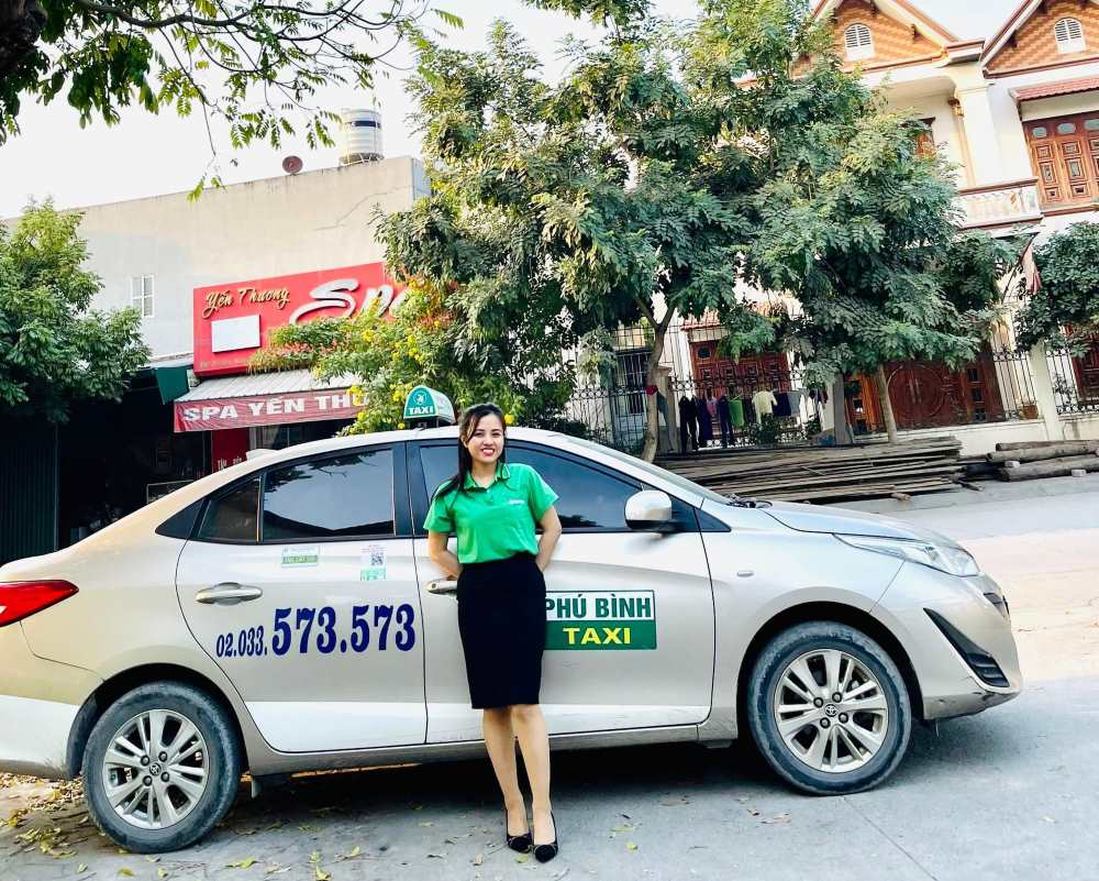 Taxi Phú Bình Uông Bí hoạt động với đội ngũ nhân viên chuyên nghiệp (Ảnh: Fanpage Taxi Phú Bình)