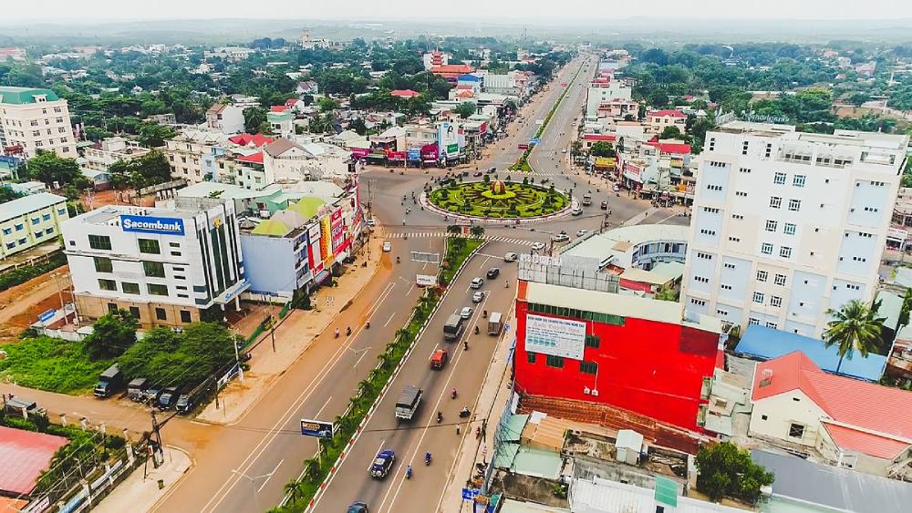 Đồng Xoài là tỉnh lỵ phát triển, tạo cơ hội cho nhiều hàng taxi phục vụ khách hàng 