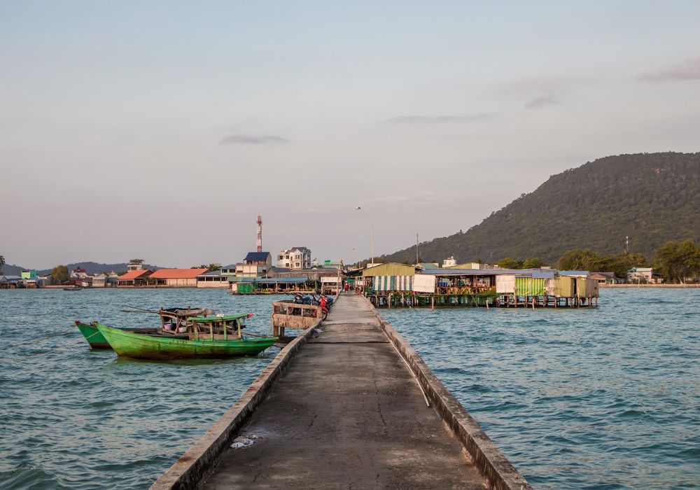 Cầu cảng Bãi Vòng - làng chài Hàm Ninh (Ảnh: Sưu tầm internet)