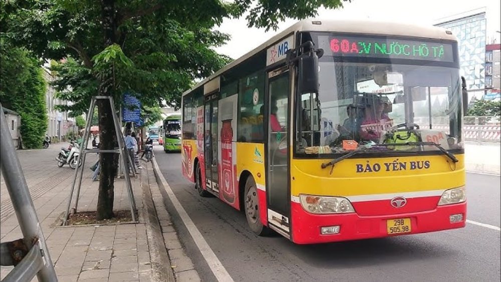 Di chuyển đến công viên bằng xe bus khá thuận tiện (Ảnh: Sưu tầm Internet)