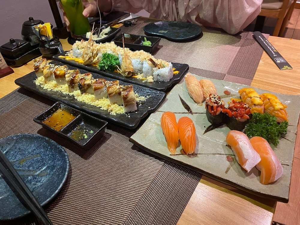 Các món sushi được khách hàng đánh giá và yêu thích tại Sushi Bon 