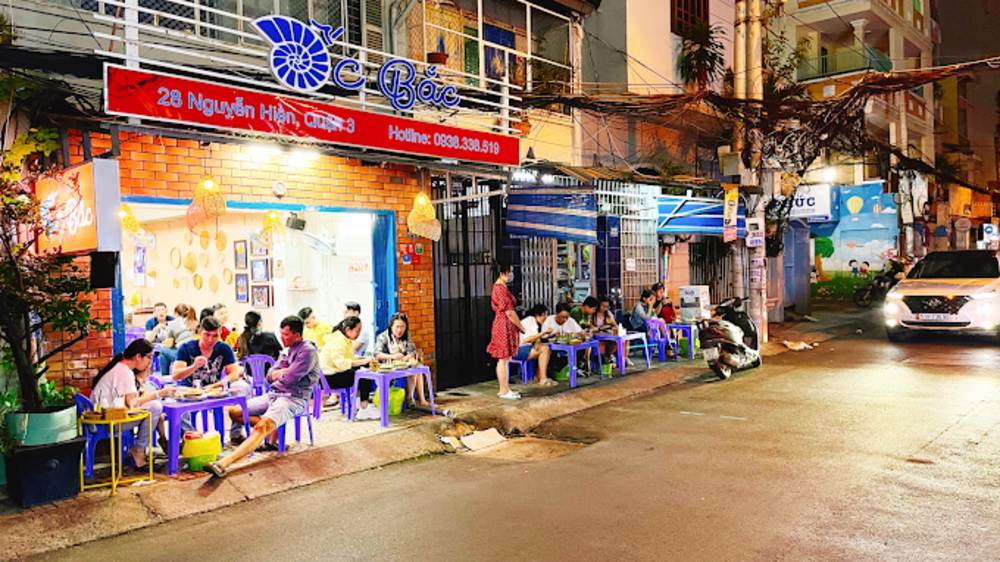 Quán sạch sẽ, chỗ ngồi thoáng 