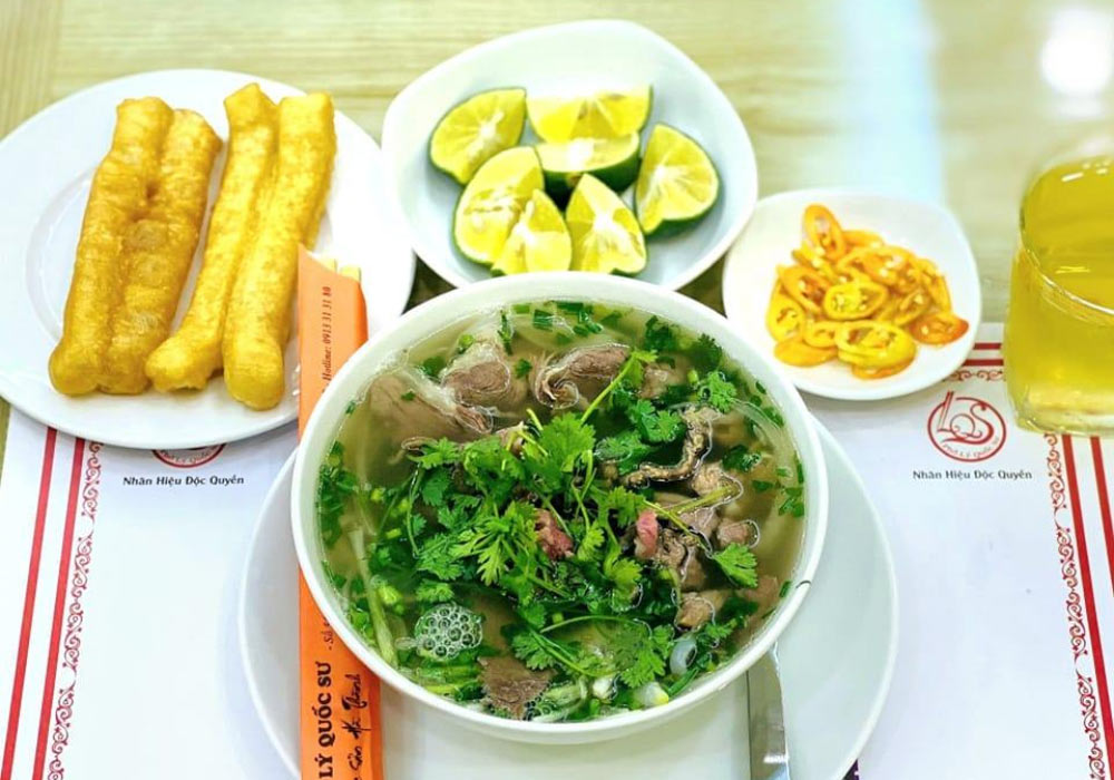 Thưởng thức tinh hoa ẩm thực Việt tại Phở Lý Quốc Sư cơ sở Đào Tấn (Ảnh: Phở Lý Quốc Sư 56 Đào Tấn)