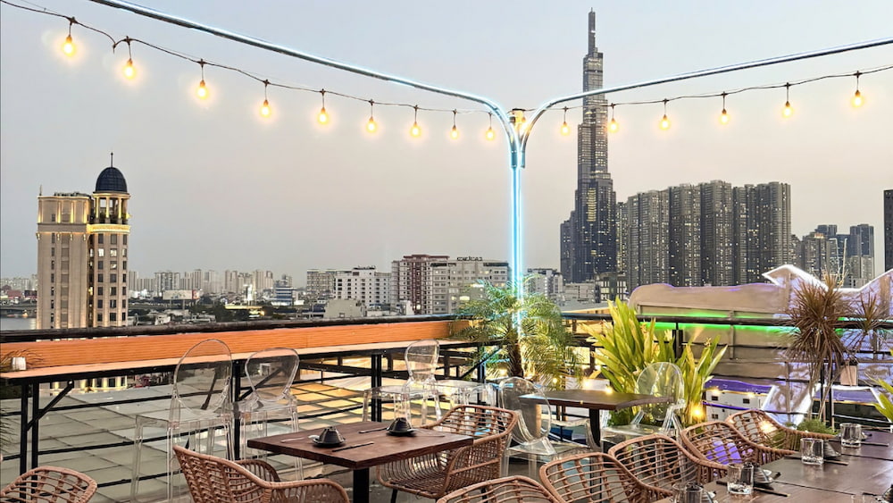 Không gian Thoáng Rooftop tạo cảm giác thư thái ngay từ khi đặt chân đến