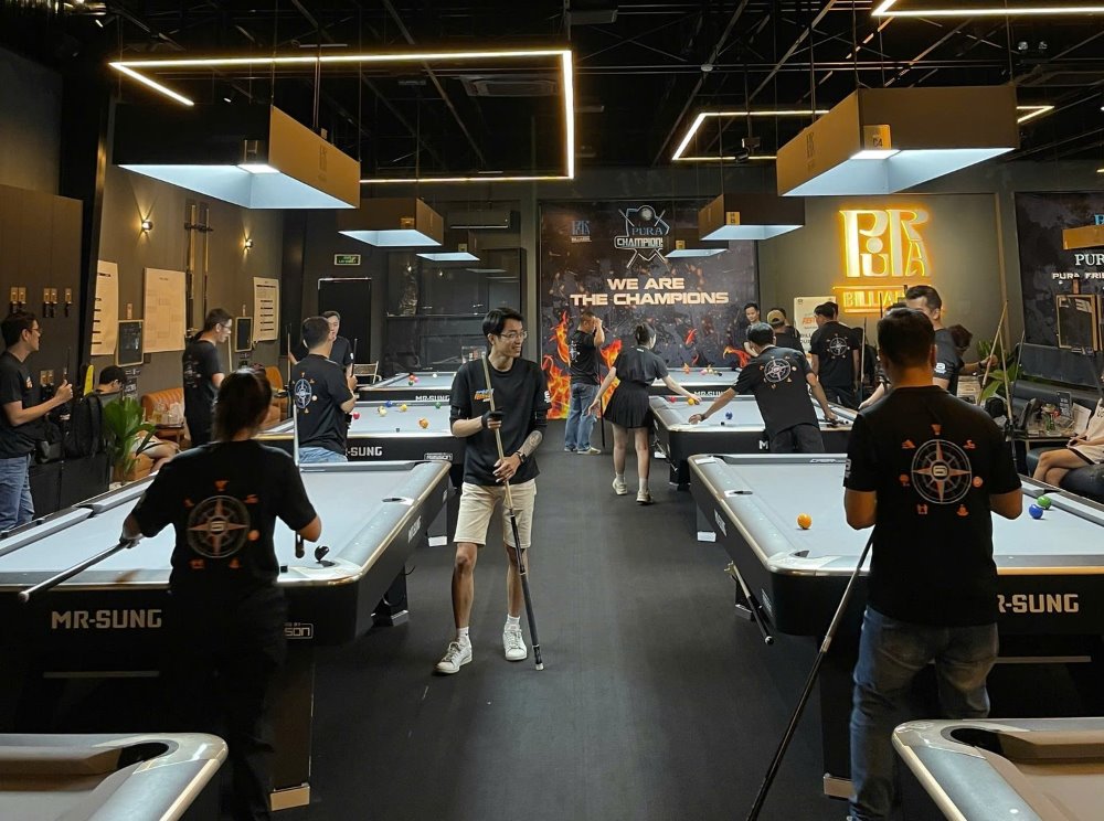 Không gian hiện đại và sang trọng như một lounge tại PURA Billiards