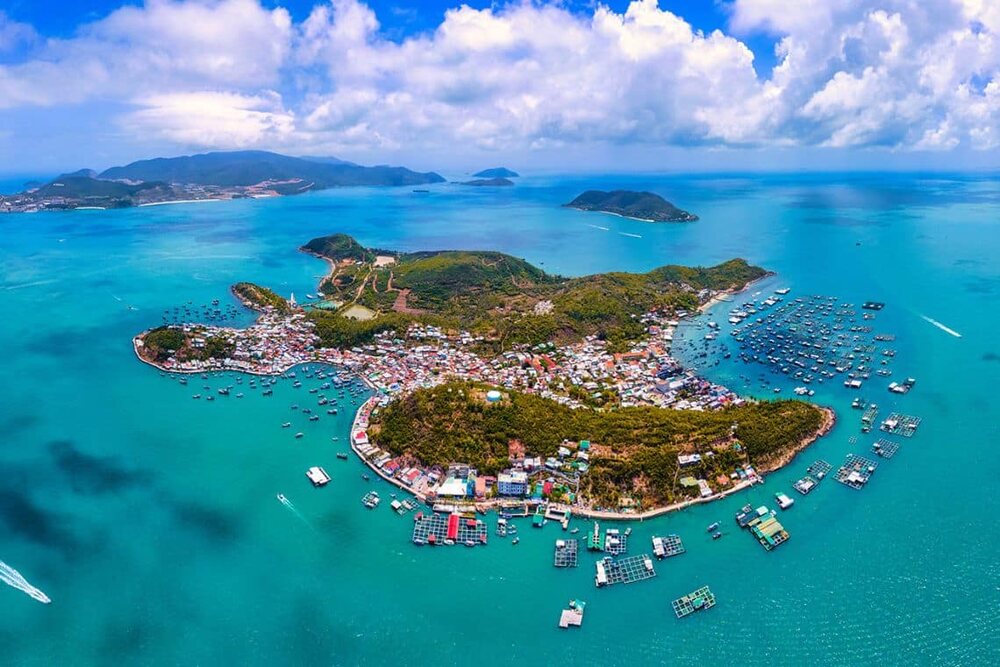 Hòn Miễu Nha Trang, hòn đảo hoang sơ với bãi biển cát trắng và làn nước trong xanh, là điểm đến lý tưởng để thư giãn và khám phá thiên nhiên (Ảnh: Sưu tầm internet)