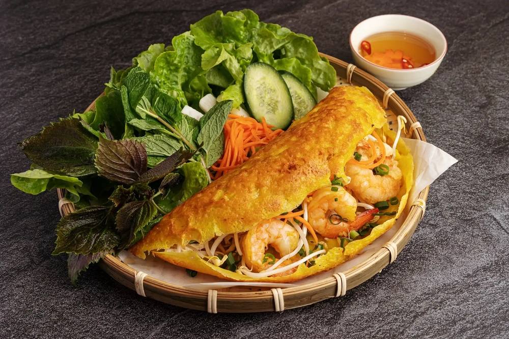 Món bánh xèo vàng rụm