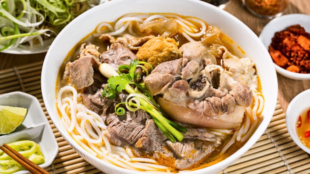 Bún Bò Huế An Hòa sử dụng công thức gia truyền độc quyền, nước dùng đậm đà