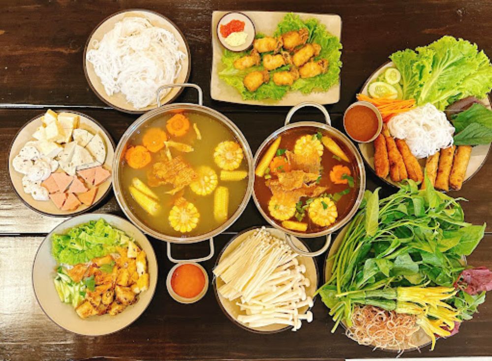 Buffet rau nấm và topping chay đa dạng, đầy màu sắc (Ảnh: Sưu tầm Internet)