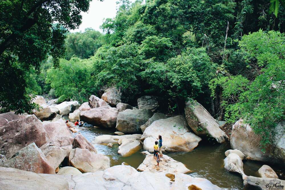 Khu du lịch sinh thái Ba Hồ với vẻ đẹp nguyên sơ với ba thác nước hùng vĩ, hồ nước mát lạnh và không gian tĩnh lặng (Ảnh: Sưu tầm internet)