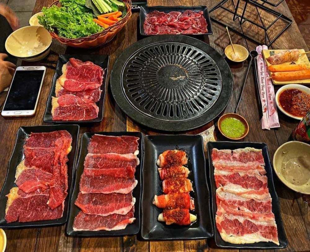 Quán BÚN BBQ HOUSE có đa dạng các loại thịt nướng, được tẩm ướp vị đậm đà, hấp dẫn 