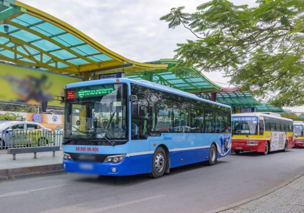 Có rất nhiều tuyến bus chạy qua khu vực Lăng Bác 