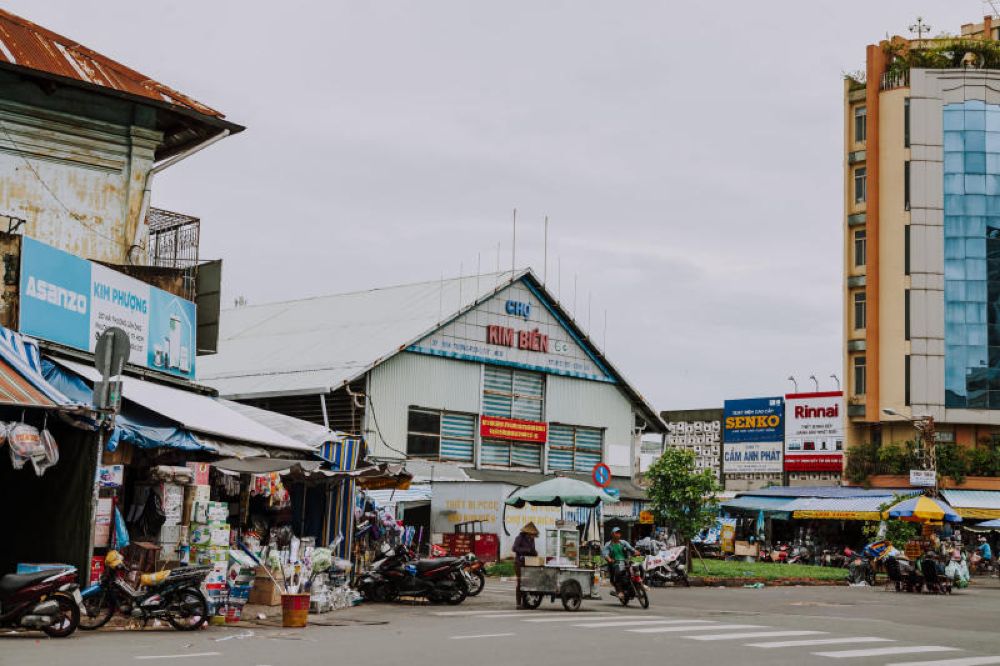 Chợ Kim Biên có kiến trúc cổ xưa, được thành lập lâu đời (Ảnh: MIA.vn)