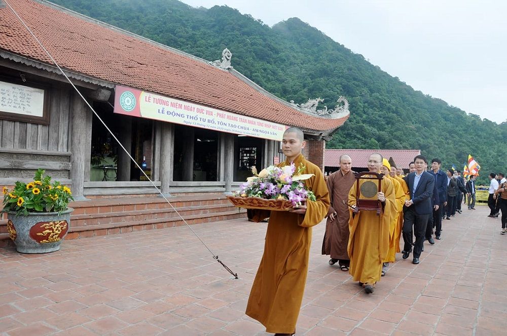 Cần mặc trang phục lịch sự, tỏ lòng tôn kính khi đến chùa