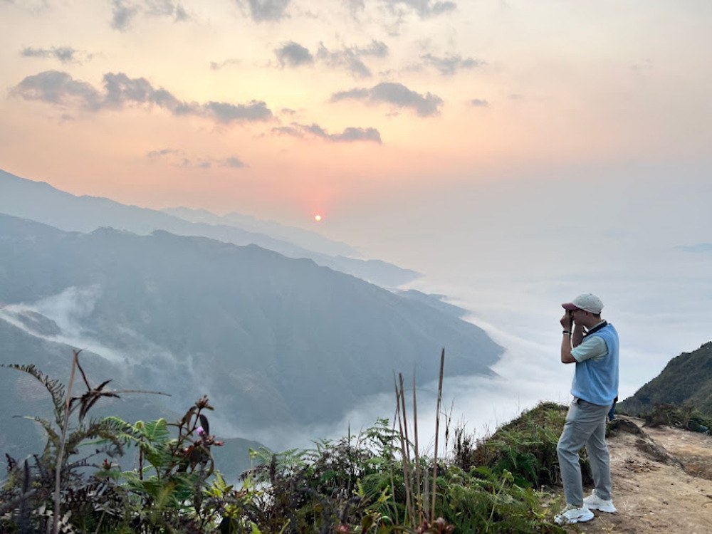 Bước chân giữa sống lưng khủng long, thu trọn núi non Tây Bắc vào tầm mắt (Ảnh: Sưu tầm Internet)