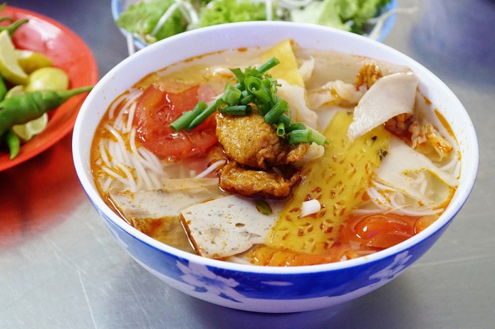 Bún chả cá Đà Nẵng với nước dùng thanh ngọt