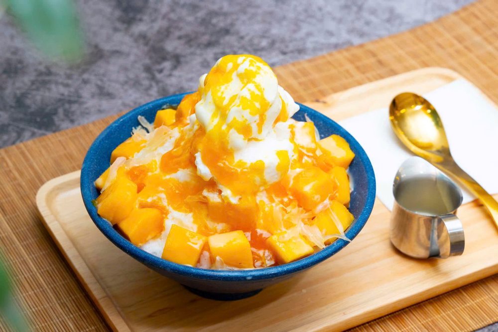 Bingsu kết hợp sáng tạo giữa đậu hũ và các loại topping truyền thống (Ảnh: sưu tầm Internet)