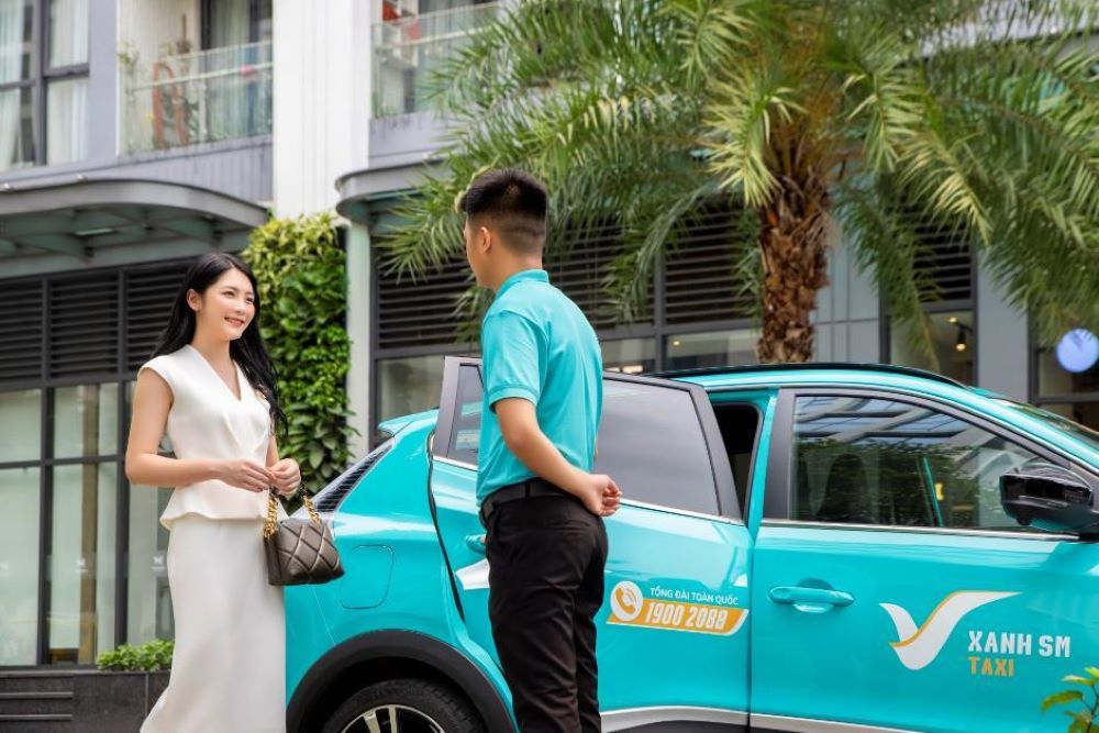 Taxi Xanh SM mang đến trải nghiệm di chuyển hiện đại với đội xe điện VinFast vận hành êm ái 
